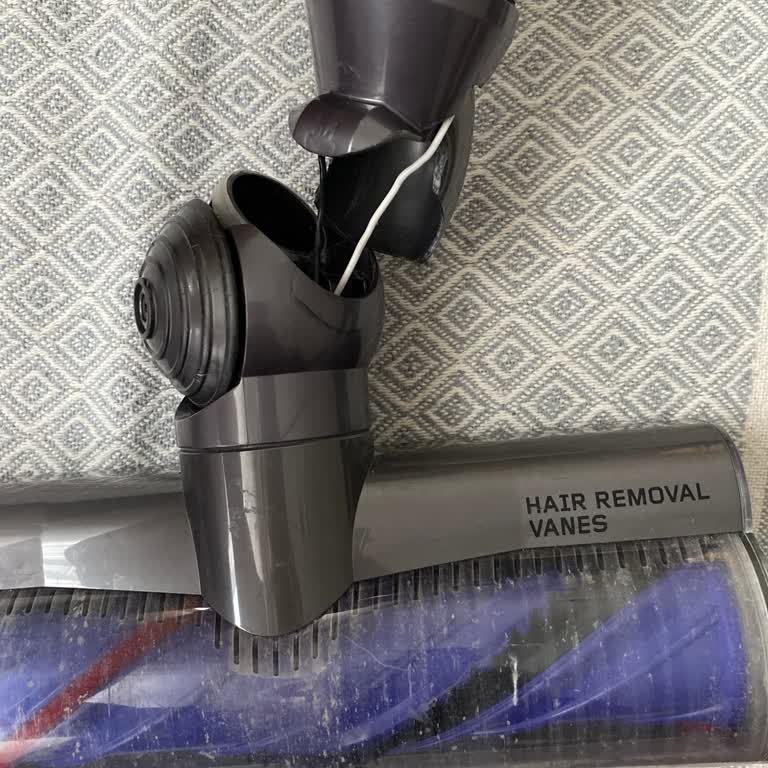 Dyson V11 Dikey Süpürge Halı Dövme Başlığı Koptu, Garanti Kapsamında Değiştirilmedi