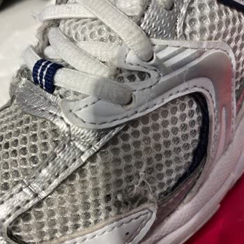 Kısa Sürede Çoklu Yırtılma Gösteren New Balance Spor Ayakkabının Ücret İadesi Talebi