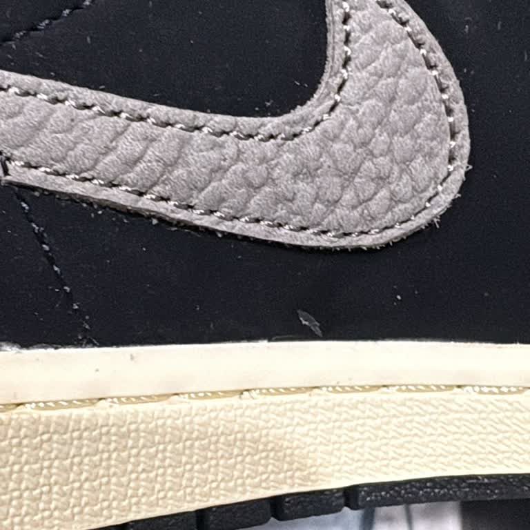 Defolu Sneaks Up Jordan Air Mid 1 Ayakkabı İçin Anında Değişim Talebi