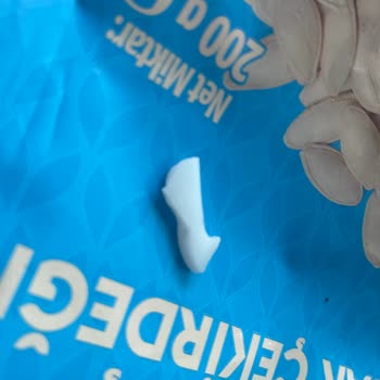 Kavrulmuş Kabak Çekirdeğinde Keskin Plastik Parça Bulundu: Sağlık Riski