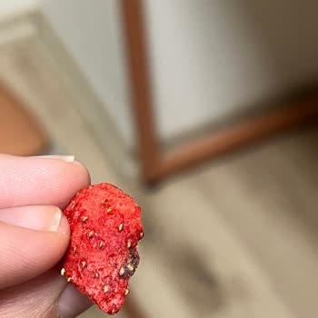 Pols Freeze Fruit Mix'te Çilek Dilimlerinde Siyah Lekeler Ve Küçük Parçalar: Hijyen Şikayeti