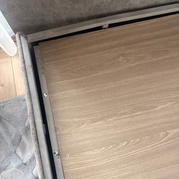 Bambi Mağazasında Başlık Sallanıyor, Bazalar Paslı Ve Ayrılıyor Çözüm Talep Ediliyor