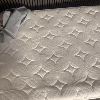 Bambi Mağazasında Başlık Sallanıyor, Bazalar Paslı Ve Ayrılıyor Çözüm Talep Ediliyor