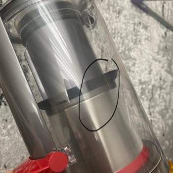 Dyson Süpürgenin Ana Gövdesi Renk Değişikliği Ve Servisin Oluşturduğu Çizikler Hakkında Çözüm Talebi