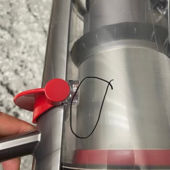 Dyson Süpürgenin Ana Gövdesi Renk Değişikliği Ve Servisin Oluşturduğu Çizikler Hakkında Çözüm Talebi