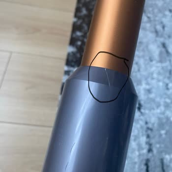 Dyson Süpürgenin Ana Gövdesi Renk Değişikliği Ve Servisin Oluşturduğu Çizikler Hakkında Çözüm Talebi