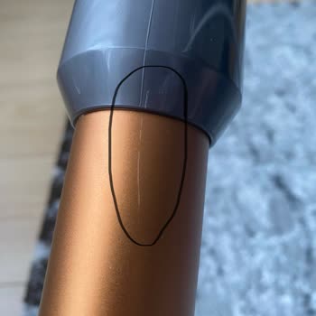 Dyson Süpürgenin Ana Gövdesi Renk Değişikliği Ve Servisin Oluşturduğu Çizikler Hakkında Çözüm Talebi