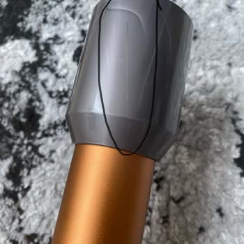 Dyson Süpürgenin Ana Gövdesi Renk Değişikliği Ve Servisin Oluşturduğu Çizikler Hakkında Çözüm Talebi