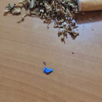 JTI Sigarasında Mavi Plastik Parça Keşfedildi