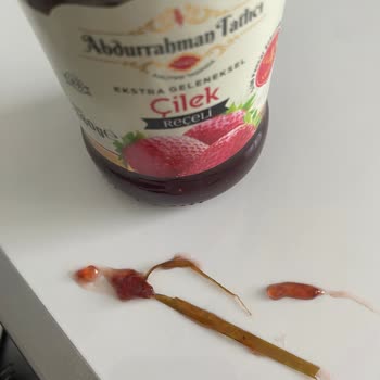 Cam Kavanoz Çilek Reçelinde Yabancı Madde Çıktı
