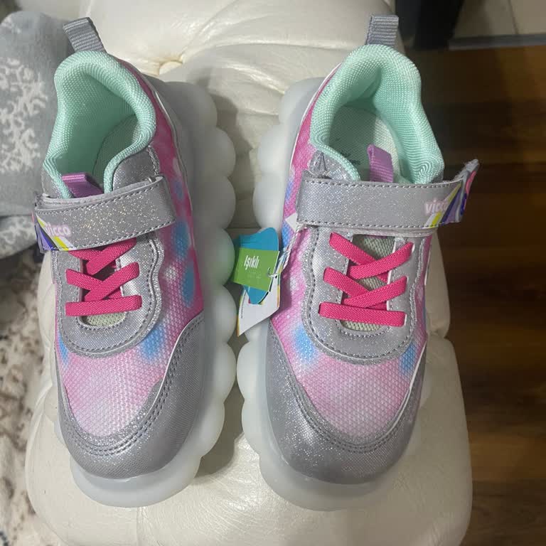 Kusurlu Çocuk Ayakkabısı Işığı Çalışmıyor, Değişim Talebi