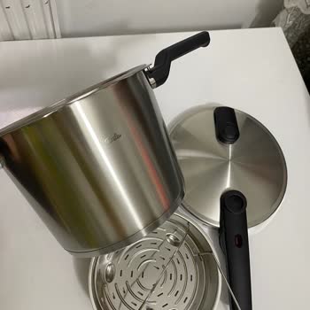 Yanlış Düdüklü Tencere, Gecikmeli Teslimat Ve Garanti Belgesi Eksik