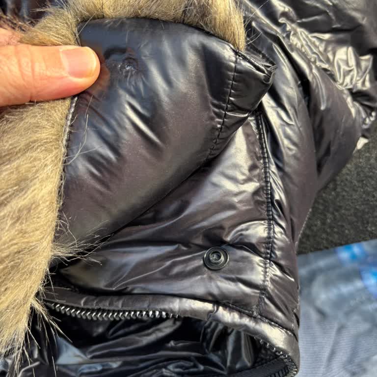 Lufian Montunun Kapüşon Çıt Düğmesi Kısa Sürede Koptu, Servis Yardımcı Olmadı