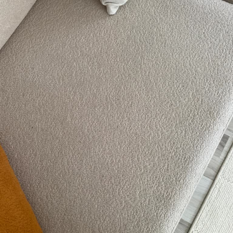 Sinir Bozan Cevapsız Mağaza Ve Defolu Puffy Koltuk