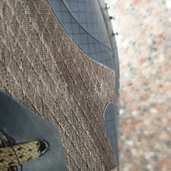 Sadece Bir Ay Kullanılan Su Geçirmez Ayakkabının Hızlı Aşınması Ve Üretim Hatasının Reddedilmesi