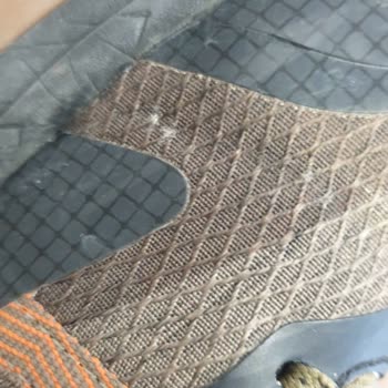 Sadece Bir Ay Kullanılan Su Geçirmez Ayakkabının Hızlı Aşınması Ve Üretim Hatasının Reddedilmesi