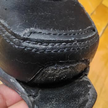 Nike Ayakkabısındaki Yapışkan Açılması Garanti Kapsamında Değişim Gerektiriyor