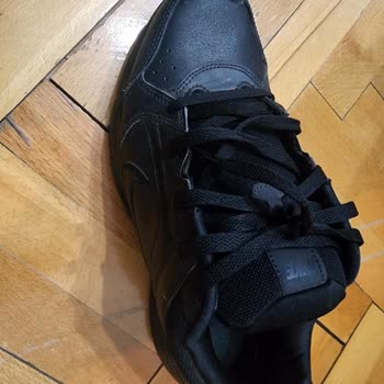 Nike Ayakkabısındaki Yapışkan Açılması Garanti Kapsamında Değişim Gerektiriyor