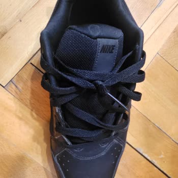 Nike Ayakkabısındaki Yapışkan Açılması Garanti Kapsamında Değişim Gerektiriyor