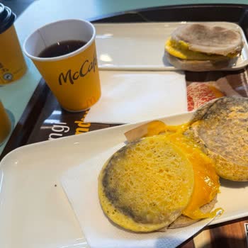 McDonald's Mccafe Şubesinde Küflenmiş Ve Kurtlanmış Sandviç, Sağlık Tehlikesi