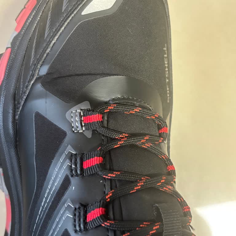 Ayakkabı Kısa Sürede Çatladı, Trendyol Ve Hummel Kullanıcı Hatası Dedi