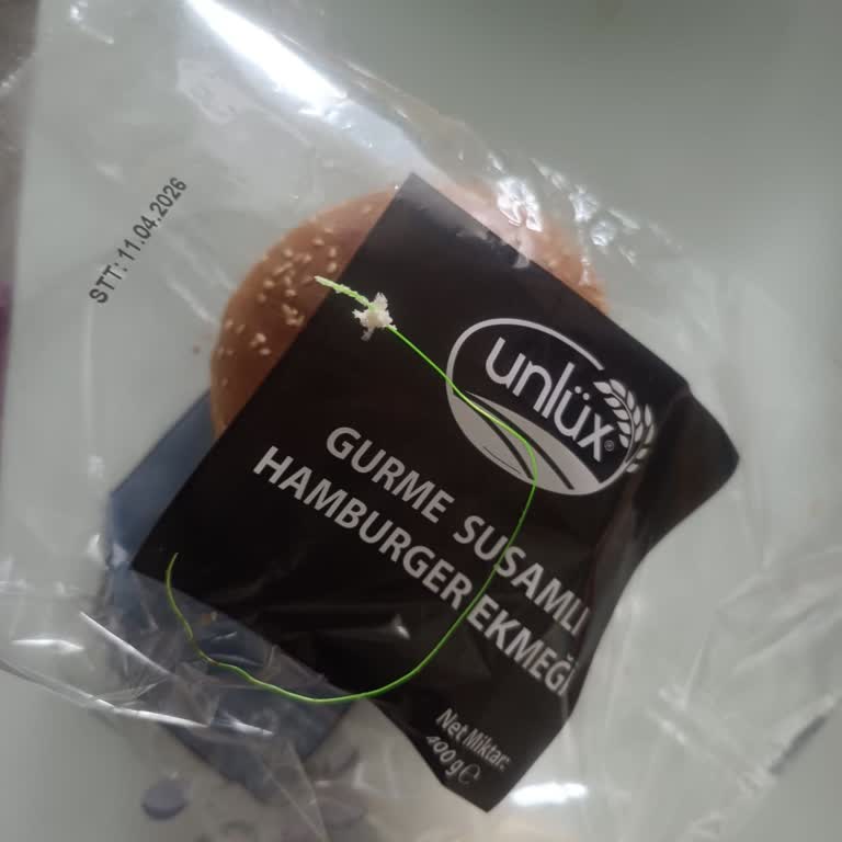 BİM Şubesinde Hamburger Ekmeği İçinde Yeşil Plastik İp Bulunması Gıda Güvenliğini Tehdit Ediyor