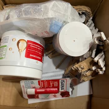 Rossmann'dan Gelen Siparişin Tozlu Ve Açık Kapaklı Paketlemesi Hijyenik Değil