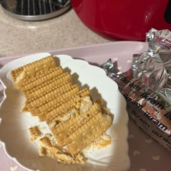 Ülker İkram Üçlü Pakette Bisküviler Bozuk Çıktı