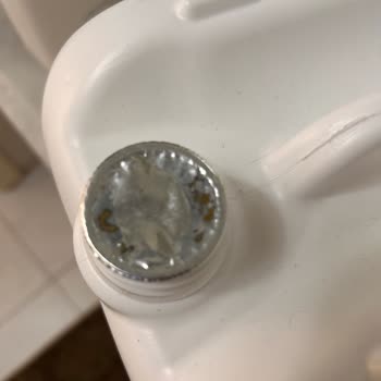 Küflü Kapağındaki Bebek Deterjanı Sağlık Korkusuna Yol Açtı