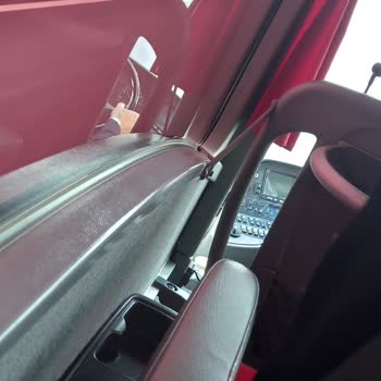 Araç İçinde Sigara İçen Şoför