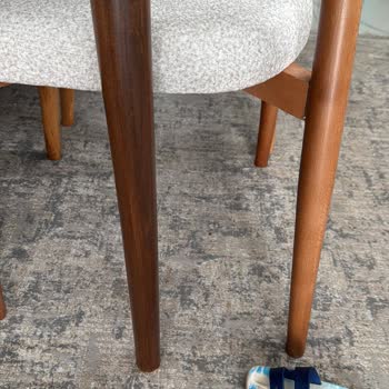 Ella Mobilya’da Kırık Sandalyeler Ve Yanlış Renk Masa Ayakları İçin Cevapsız Değişim