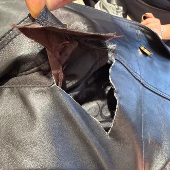 İlk Kullanımda Yırtılan Derimod Ceketi İçin Ücretsiz Değişim Talebim Reddedildi