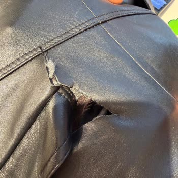İlk Kullanımda Yırtılan Derimod Ceketi İçin Ücretsiz Değişim Talebim Reddedildi