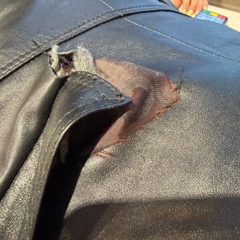 İlk Kullanımda Yırtılan Derimod Ceketi İçin Ücretsiz Değişim Talebim Reddedildi