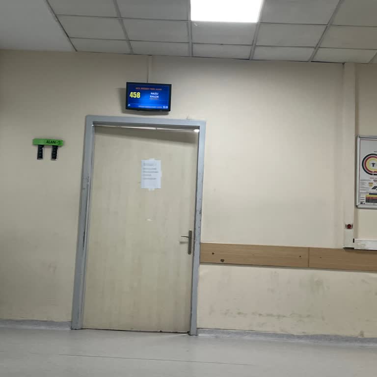 Acil Serviste 3 Saat Bekleme Ve Personel İhmalı