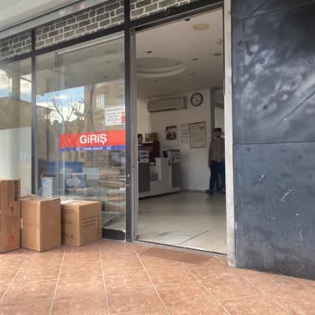 Kimlik Kontrolü Nedeniyle Kargo Teslim Edilmemesi Ve Çalışanların Kaba Tutumu