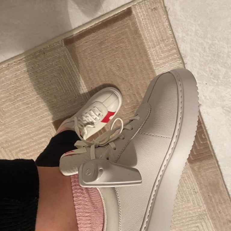 Boyner'den Alınan Ayakkabı 20 Gün Gecikmeli Ve Alarmlı Geldi