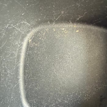 Patlayan Kapak Ve Soyulmuş Tencere İç Kaplamaları Mağazadan Cevap Yok