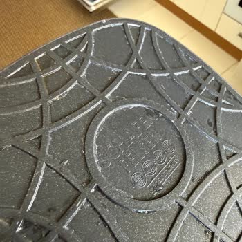 Patlayan Kapak Ve Soyulmuş Tencere İç Kaplamaları Mağazadan Cevap Yok