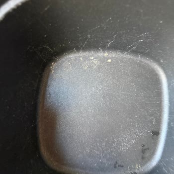 Patlayan Kapak Ve Soyulmuş Tencere İç Kaplamaları Mağazadan Cevap Yok