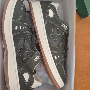 Defolu Converse Cons Pro Ayakkabı Ve Eksik Bağcıklar, Yanlış Kutulama