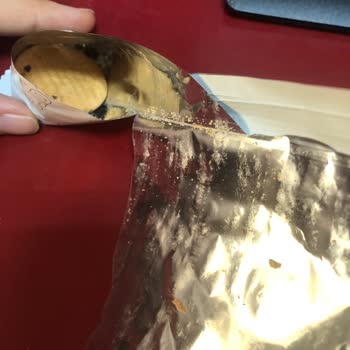 Sağlık Riski Ülker Canpare Bisküvi Paketi İçinde Dişlenmiş Çikolata