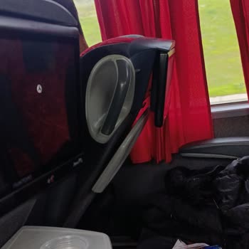 Dar Koltuk Aralıkları Ve Bozuk Koltukla İlk Ve Son Seyahat