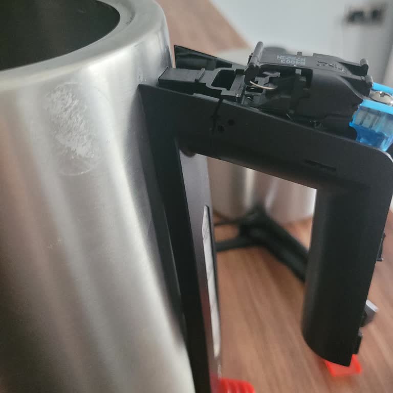 Karaca Keyfi Dem Çaydanlığının Tutma Yerinin Kırılması Ve Ücretsiz Onarım Talebi