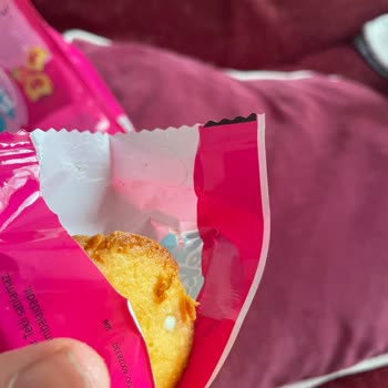 Ülker Kekstra'da Kıl Sorunu: Hijyen İhlali Ve Ücret İadesi Talebi