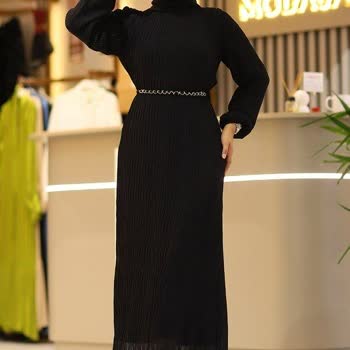 Yırtık Ve Etiketsiz Elbise, Yanlış Kemer Ve İlgisiz İletişim