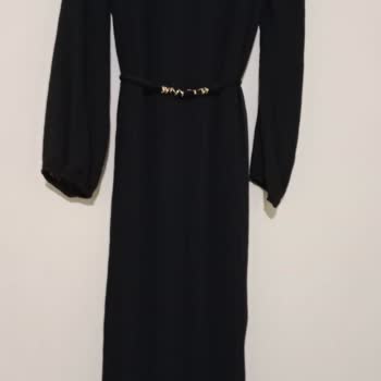 Yırtık Ve Etiketsiz Elbise, Yanlış Kemer Ve İlgisiz İletişim