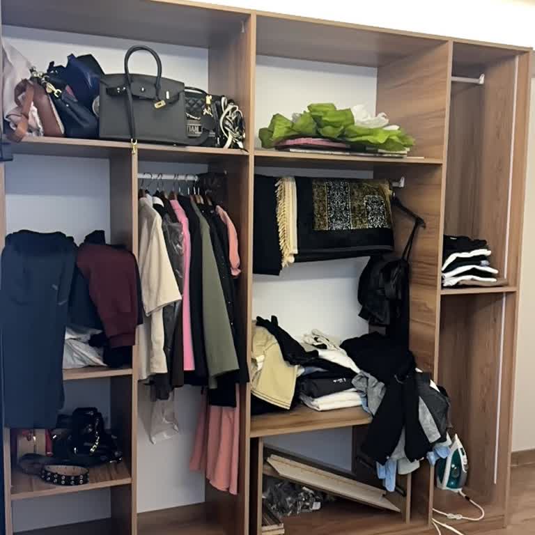 Peşin Ödenen Cam Dolapta Eksik Kapaklar Ve Kayıp Teslimat