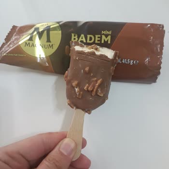 Yarım Paketlenmiş Magnum Mini Badem Dondurması Satın Alındı