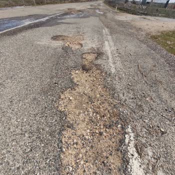 Mardin Midyat Savur Yolundaki Bozukluklar Araç Hasarına Ve Güvenlik Riskine Neden Oluyor